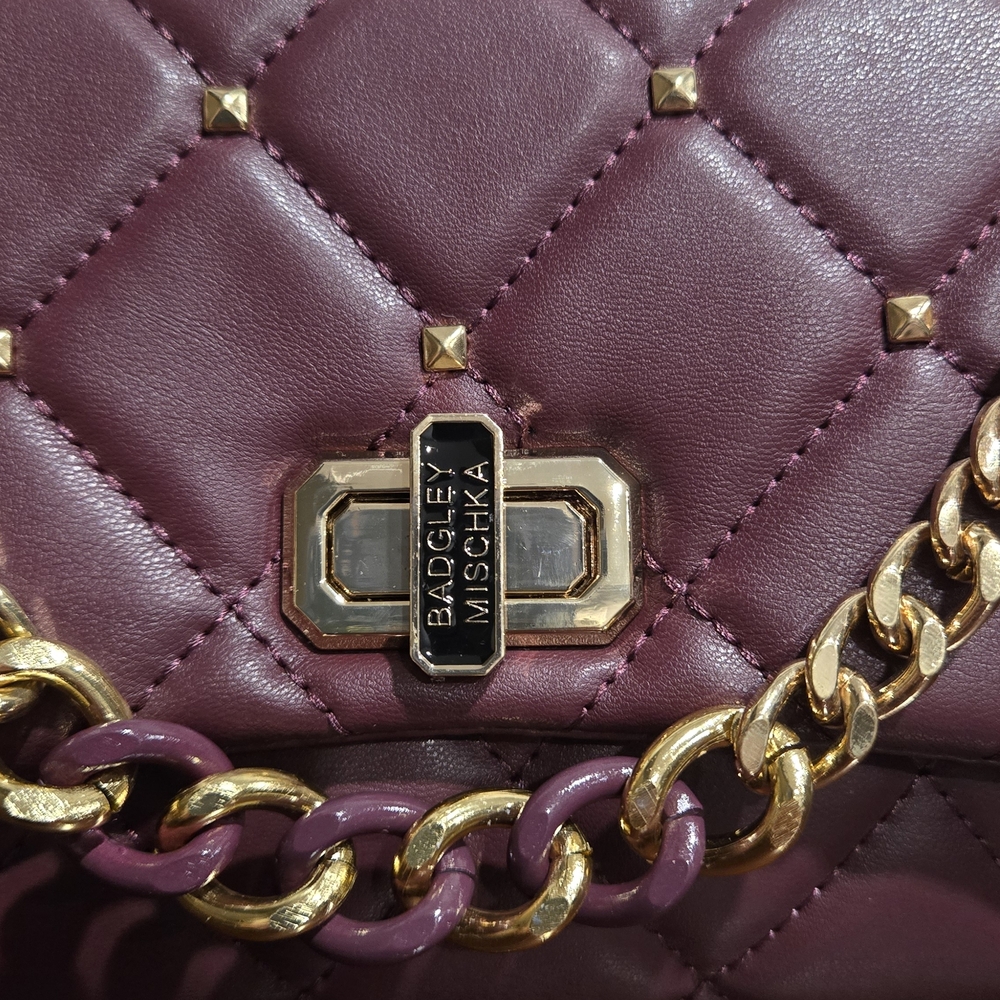 Badgley Mischka Plum Quilted Hand Bag with Gold Chain and Adjustable Crossbody - Picture 4 of 14